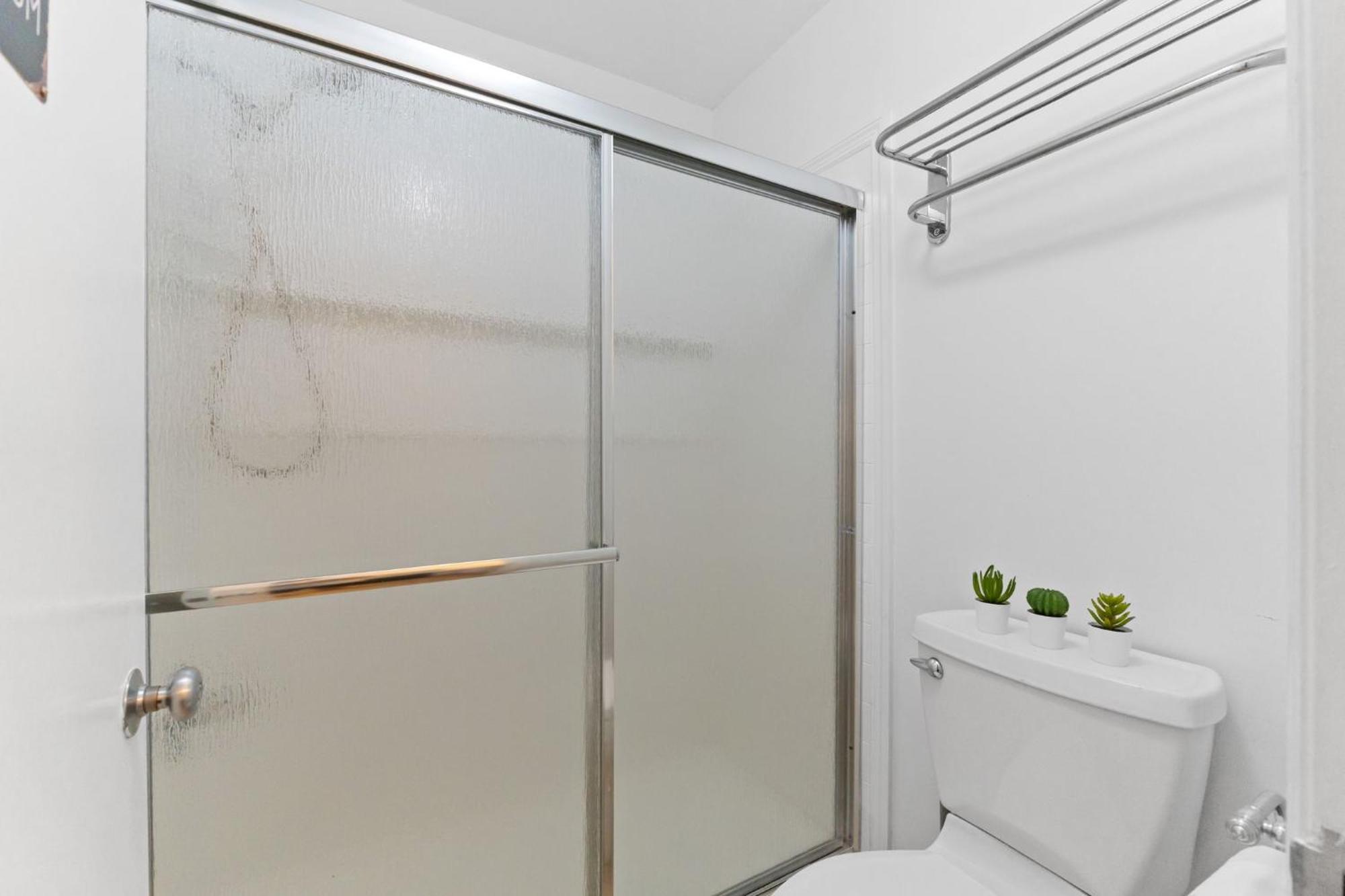 Cozy 1-Bedroom Condo With Pool Access In 오션아일랜드 비치 외부 사진
