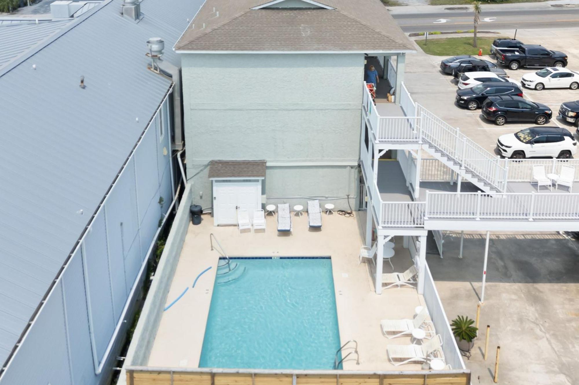 Cozy 1-Bedroom Condo With Pool Access In 오션아일랜드 비치 외부 사진